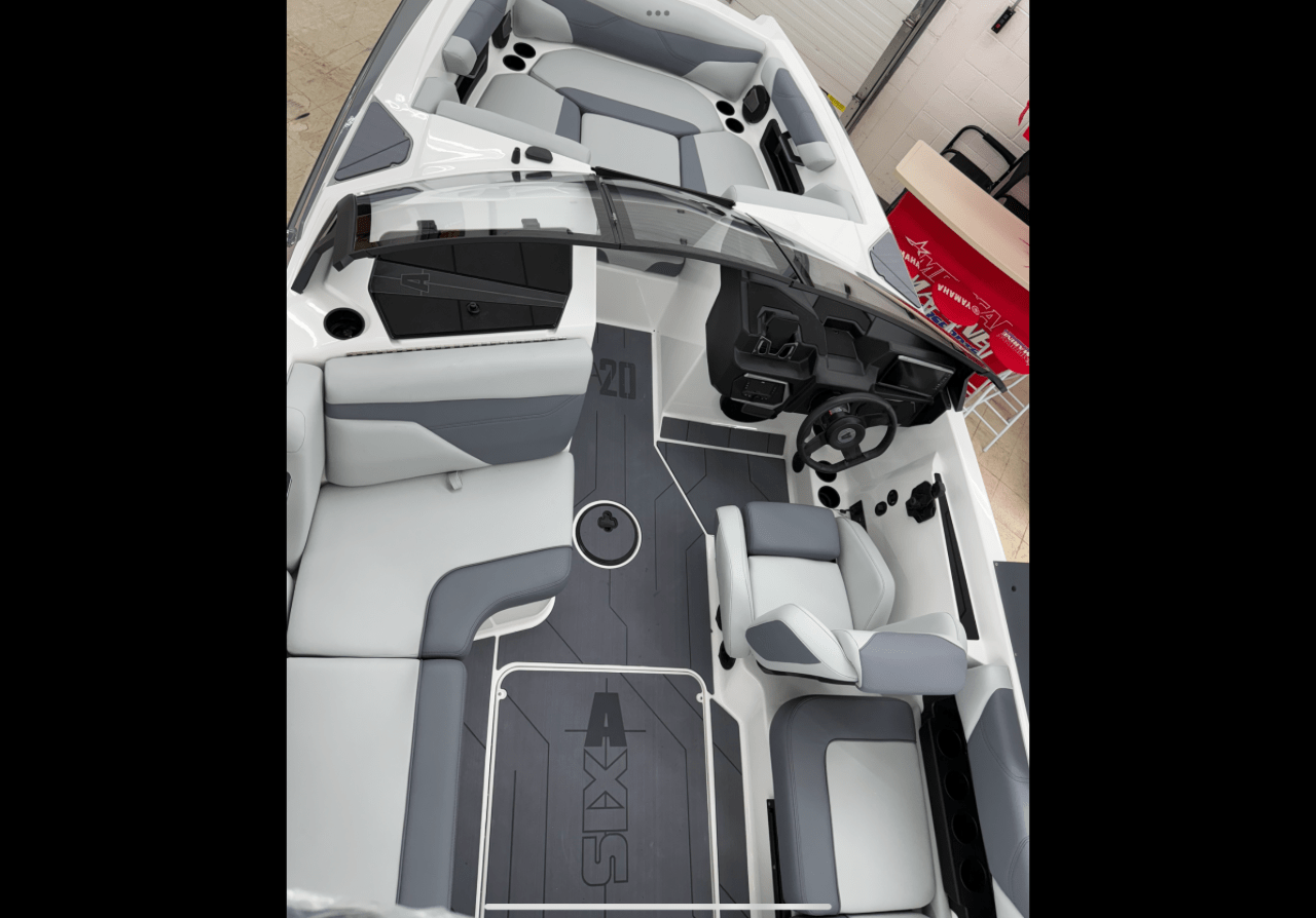 2025 AXIS A20 Wake boat with M5DI and Trailer