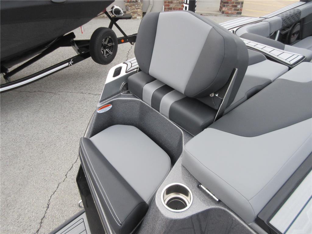 NEW 2024 Mastercraft XT25