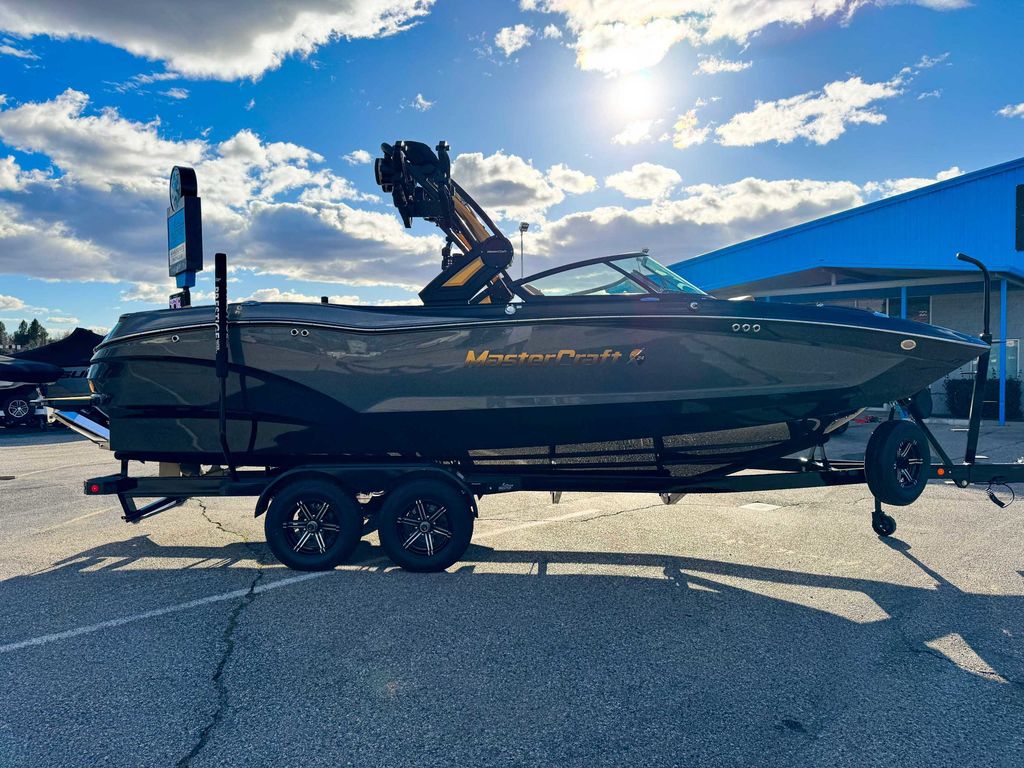 2025 MasterCraft X24