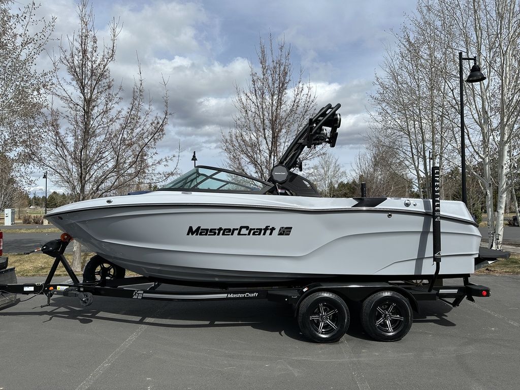 2024 MasterCraft XT22 T