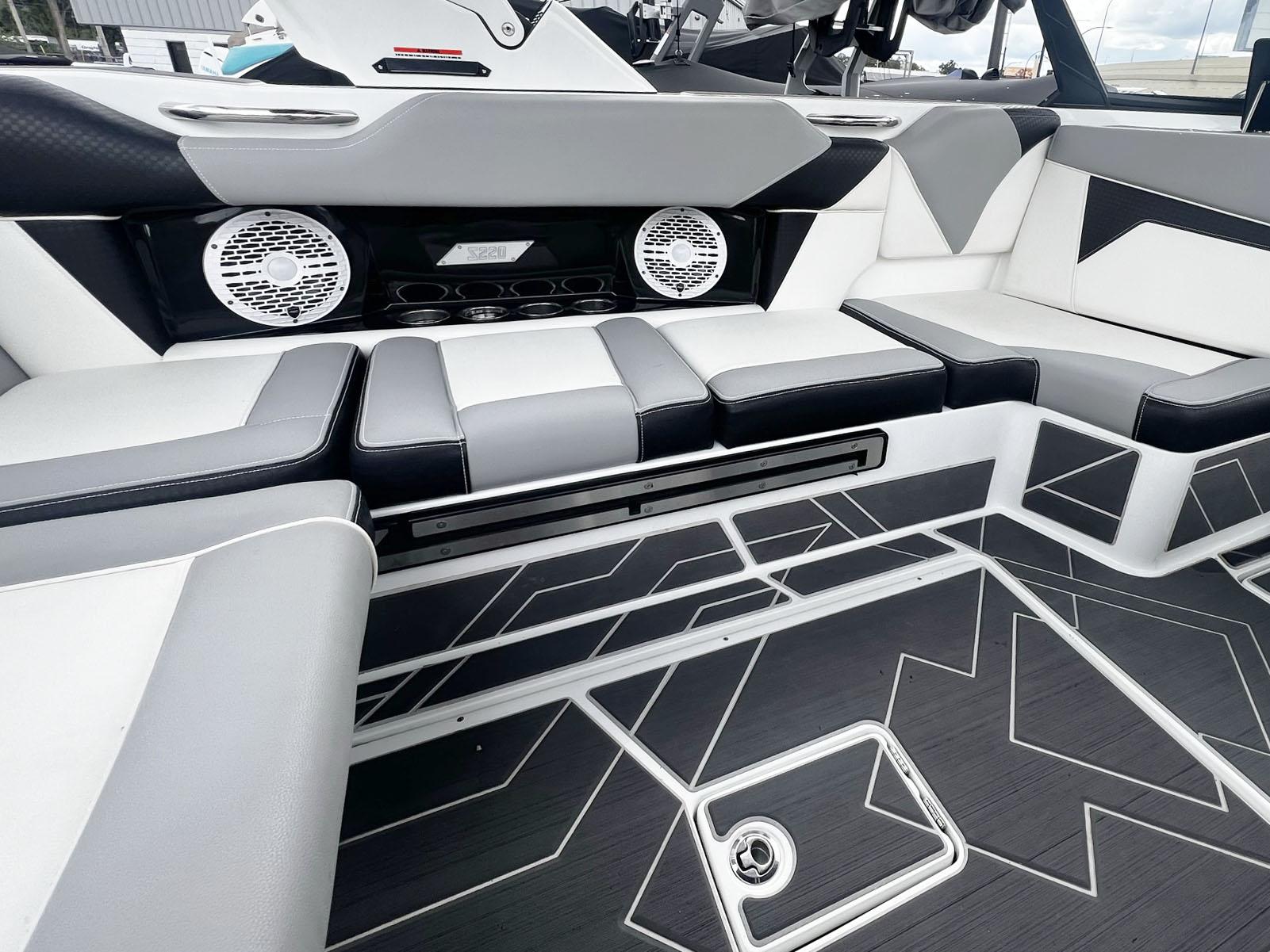 2023 Supreme S220