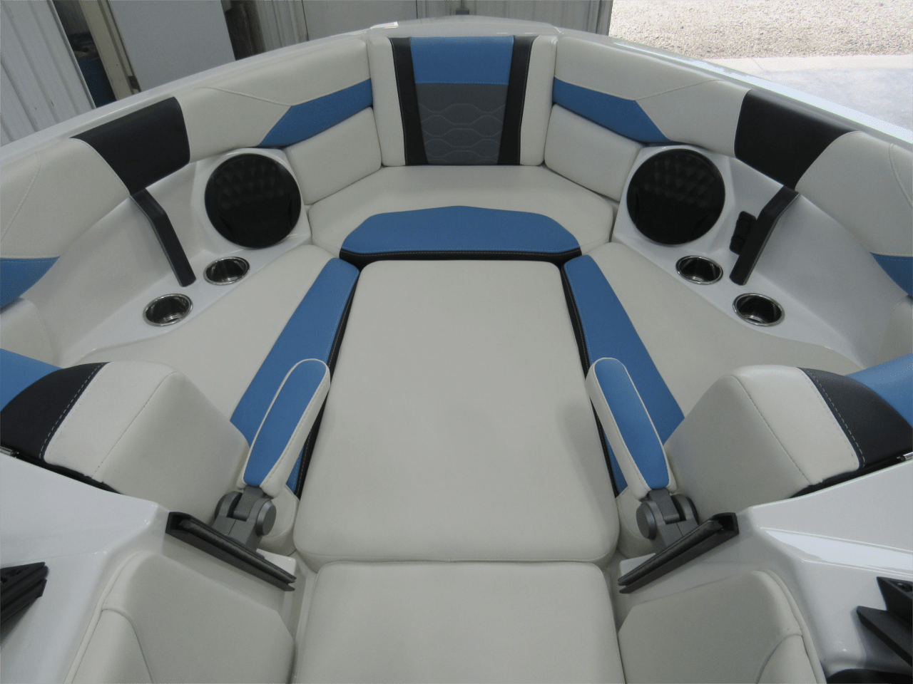 2024 Malibu 23 LSV – 5 Year Warranty Available!