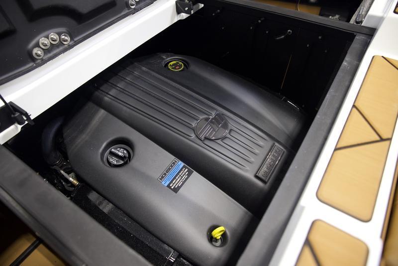 2025 Malibu 23 LSV