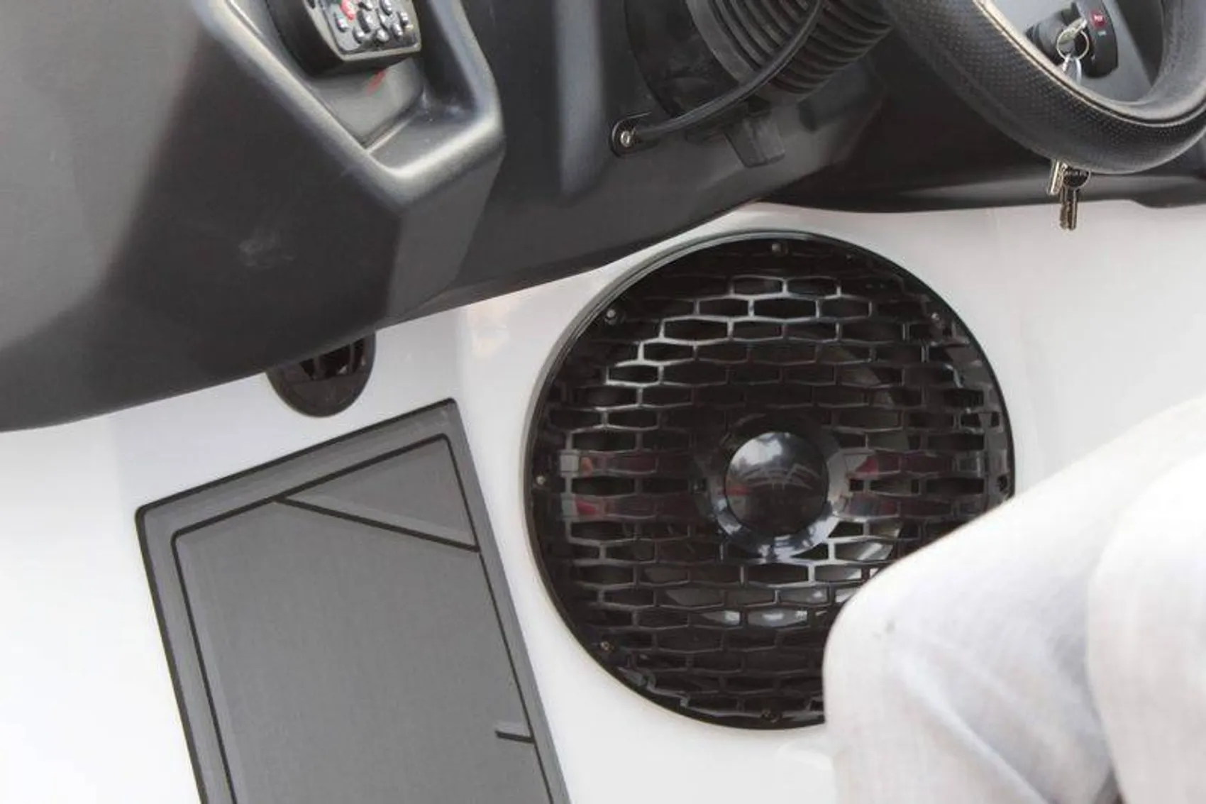 2020 Supreme ZS212