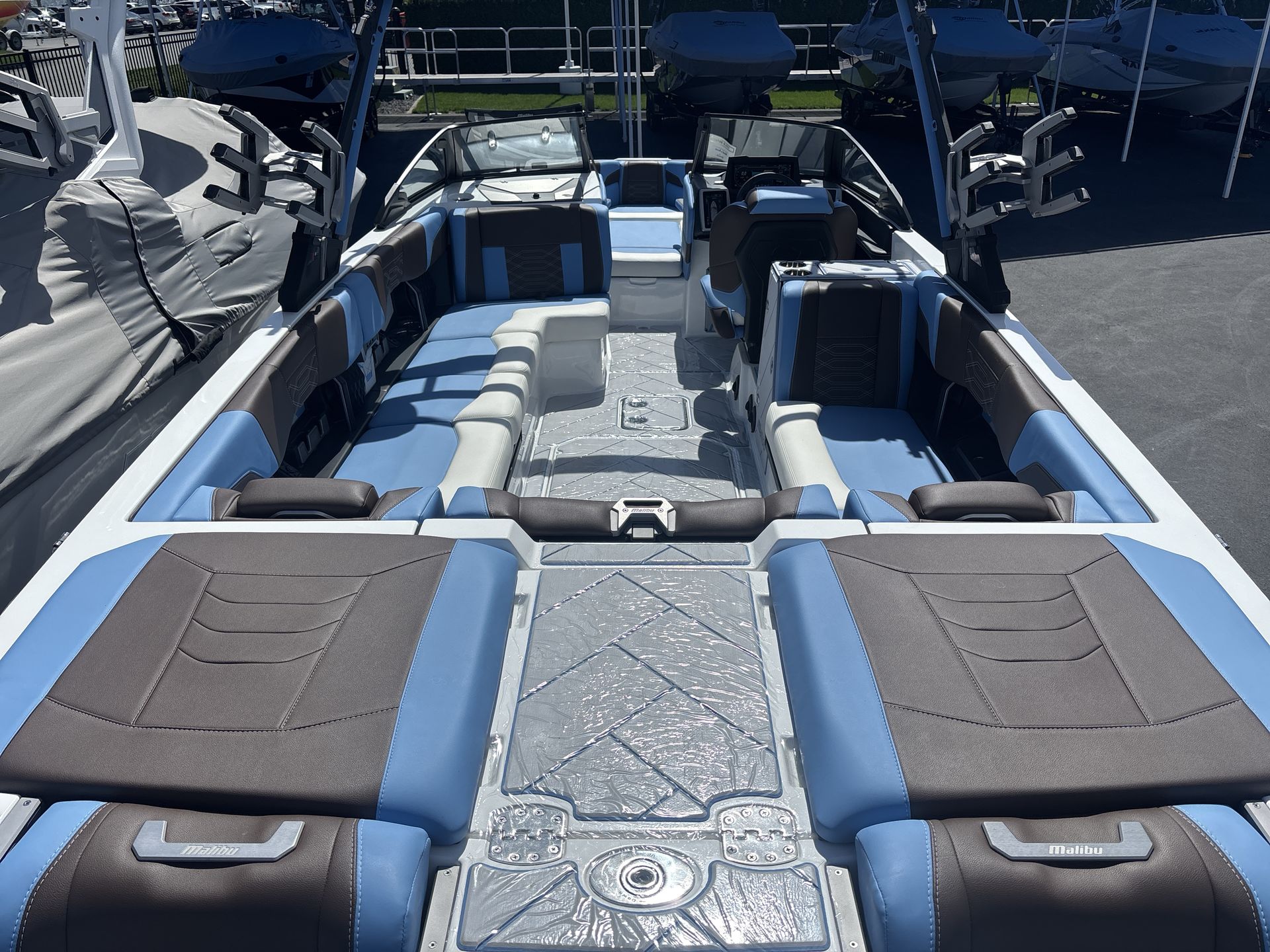2024 Malibu 25LSV