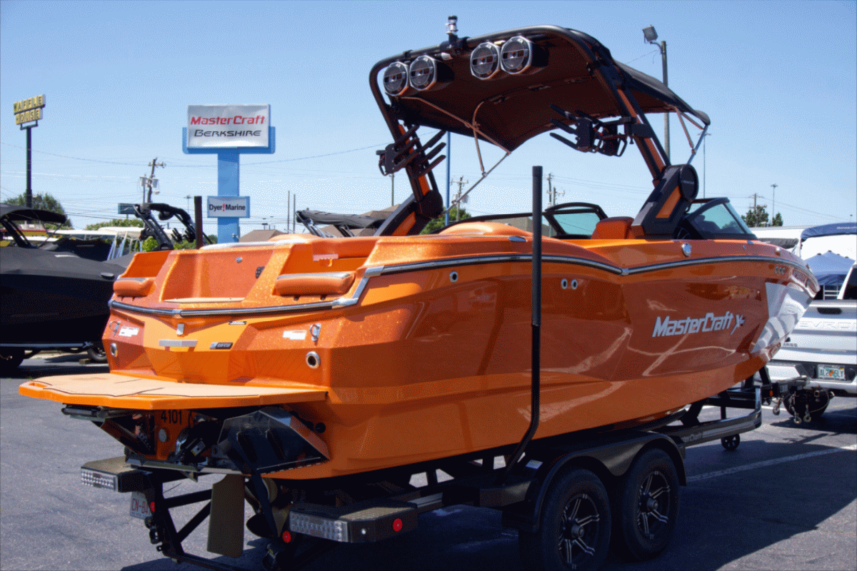 2022 MasterCraft X-Star-S. Low HRS