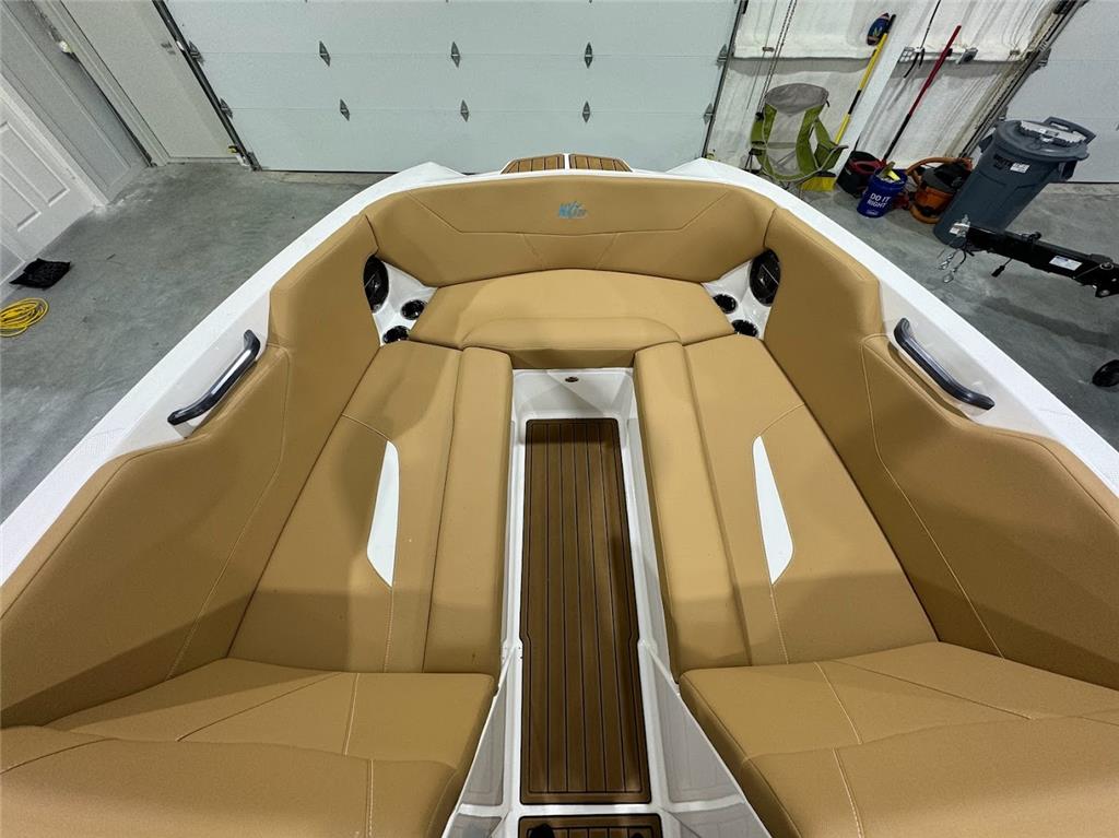 2022 MasterCraft NXT 24