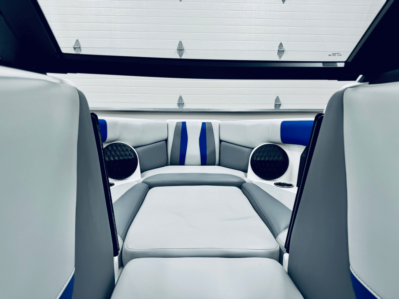 2023 Malibu 22 LSV