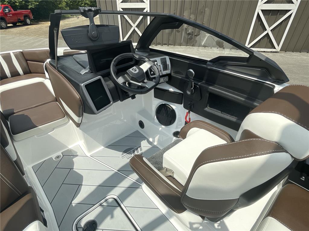 2024 Malibu 22 LSV