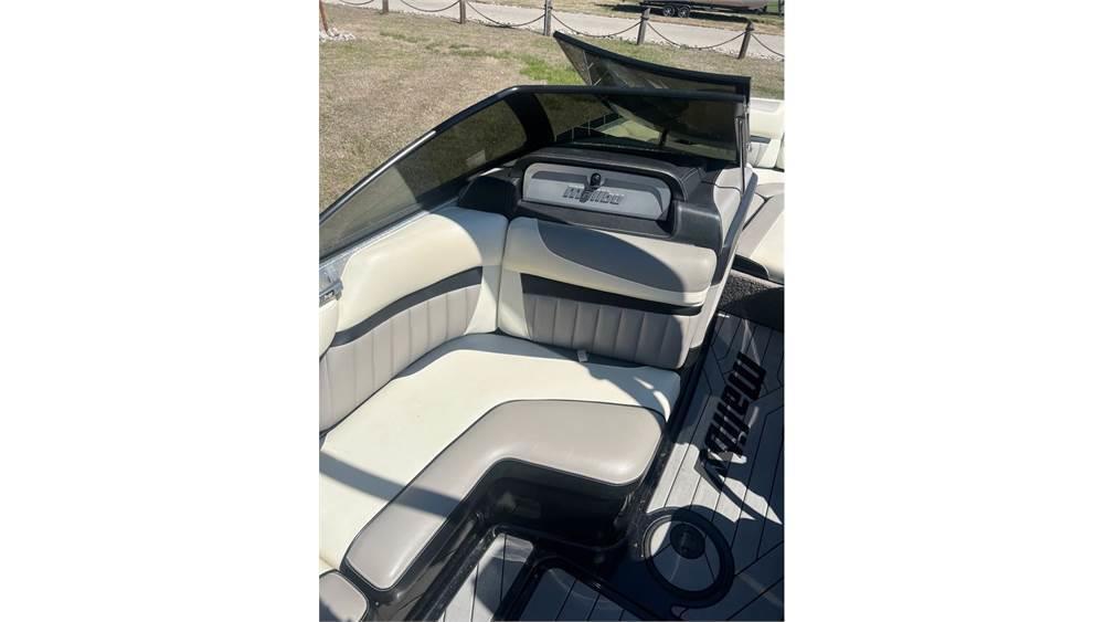 2015 Malibu Boats Wakesetter 24 MXZ