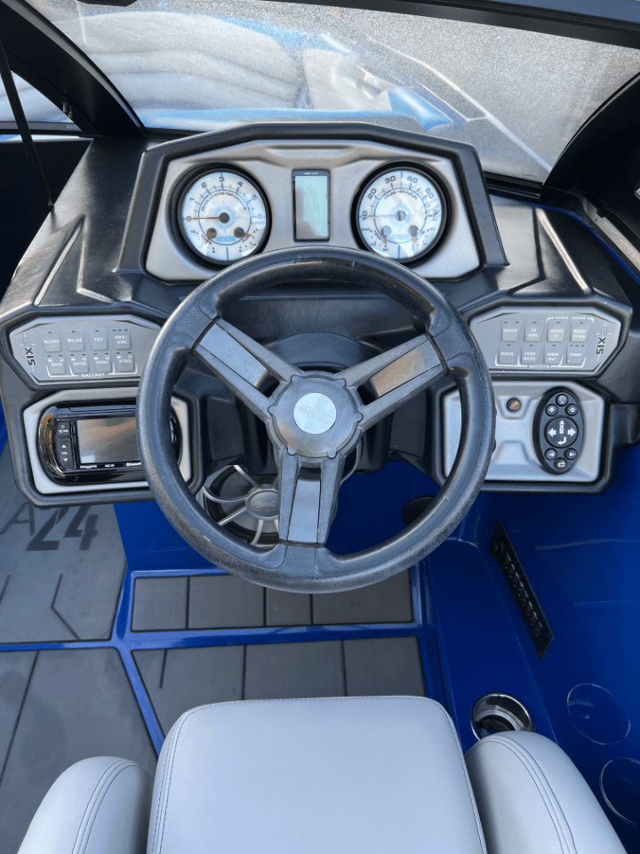 Axis Boats A24 V-Drive 24 2018