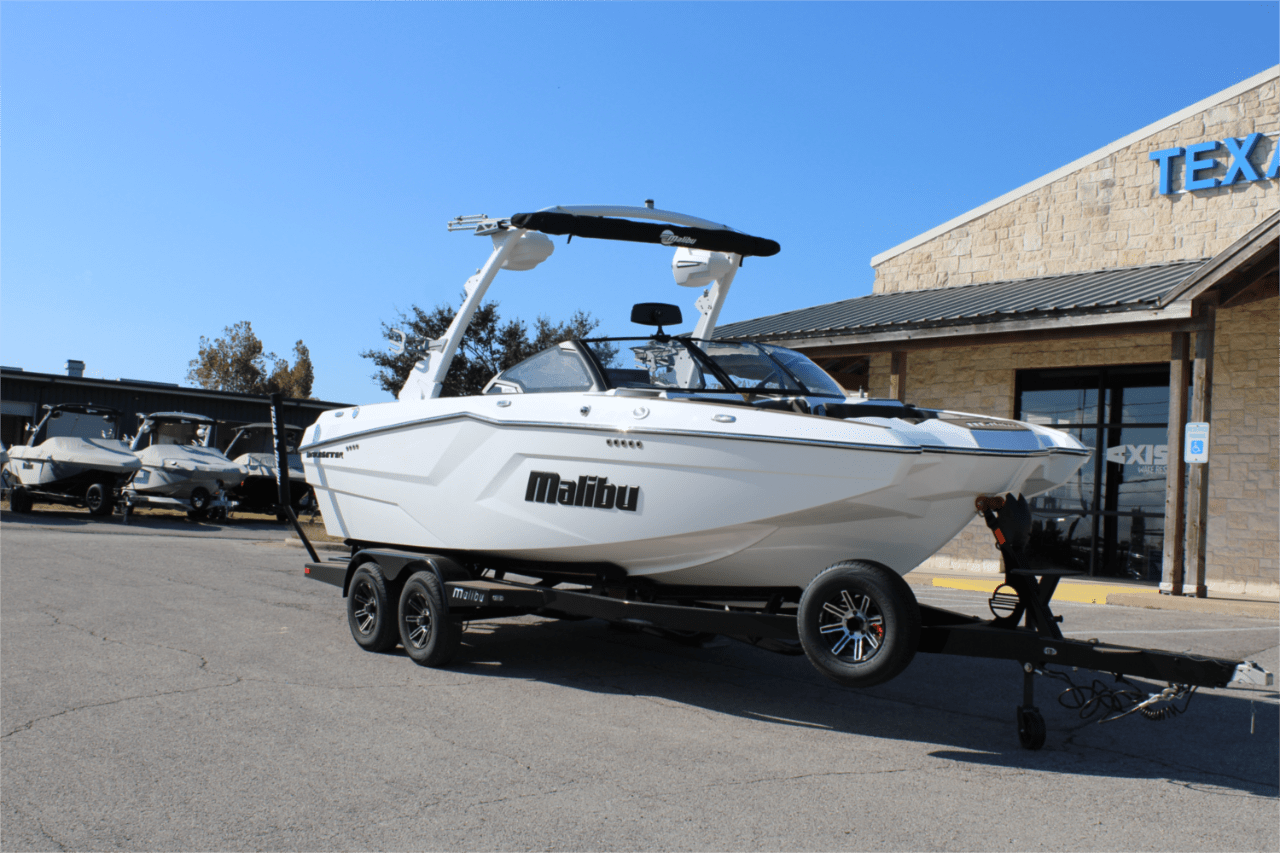 2025 Malibu 22 MXZ