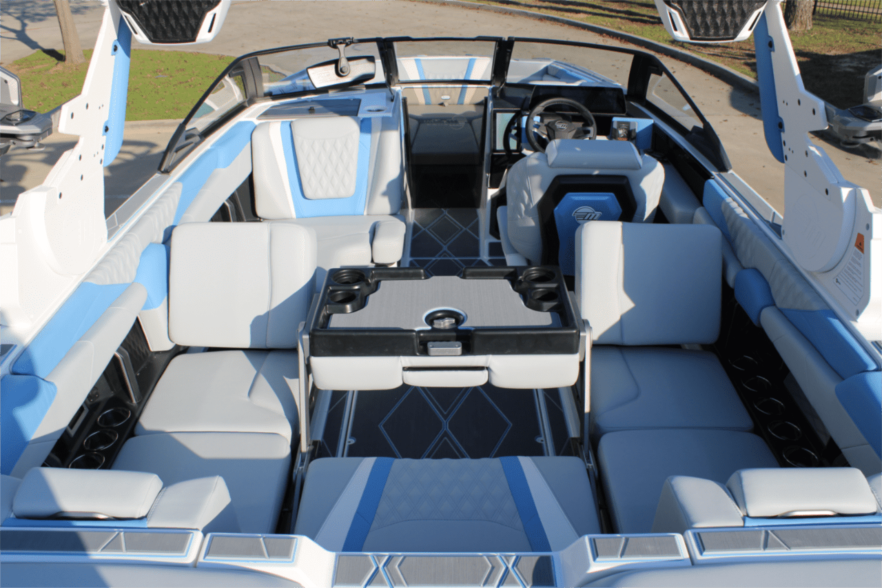 2025 Malibu M230