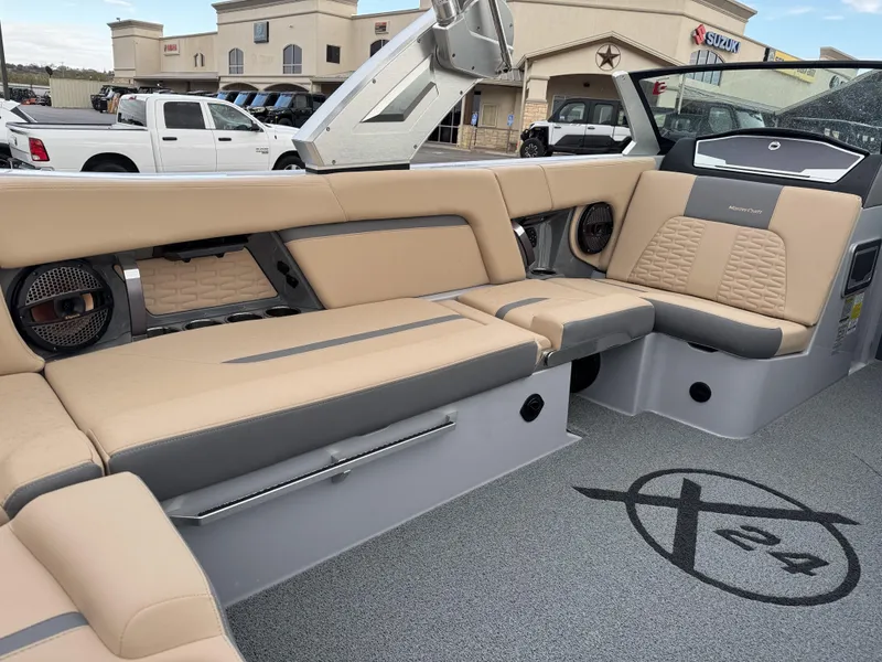 2023 MasterCraft X24