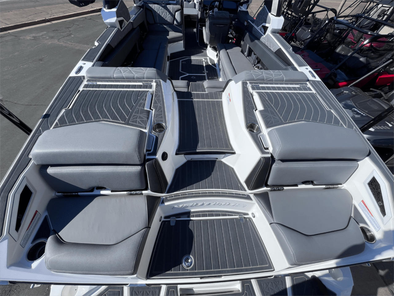 2022 Nautique Paragon G25! Only 200 hours! USA DELIVERY available!
