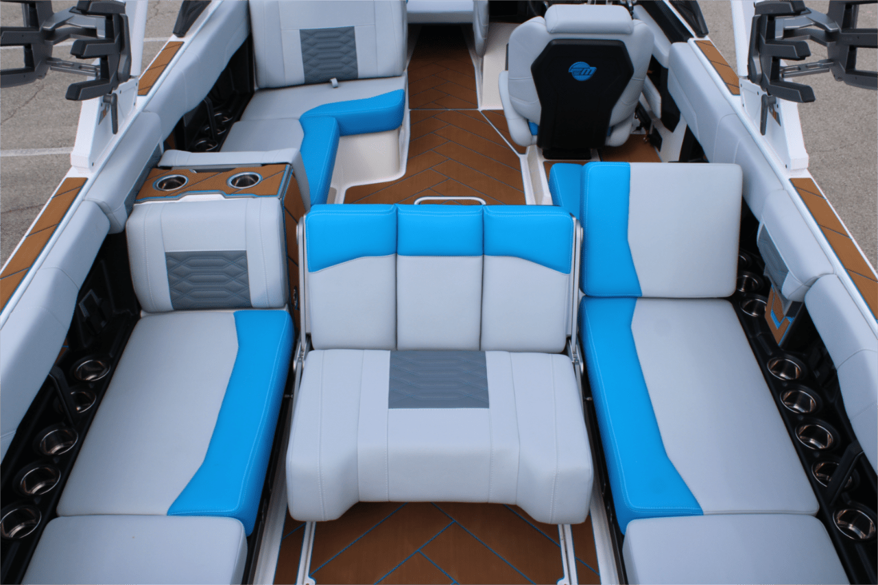 2025 Malibu 26 LSV
