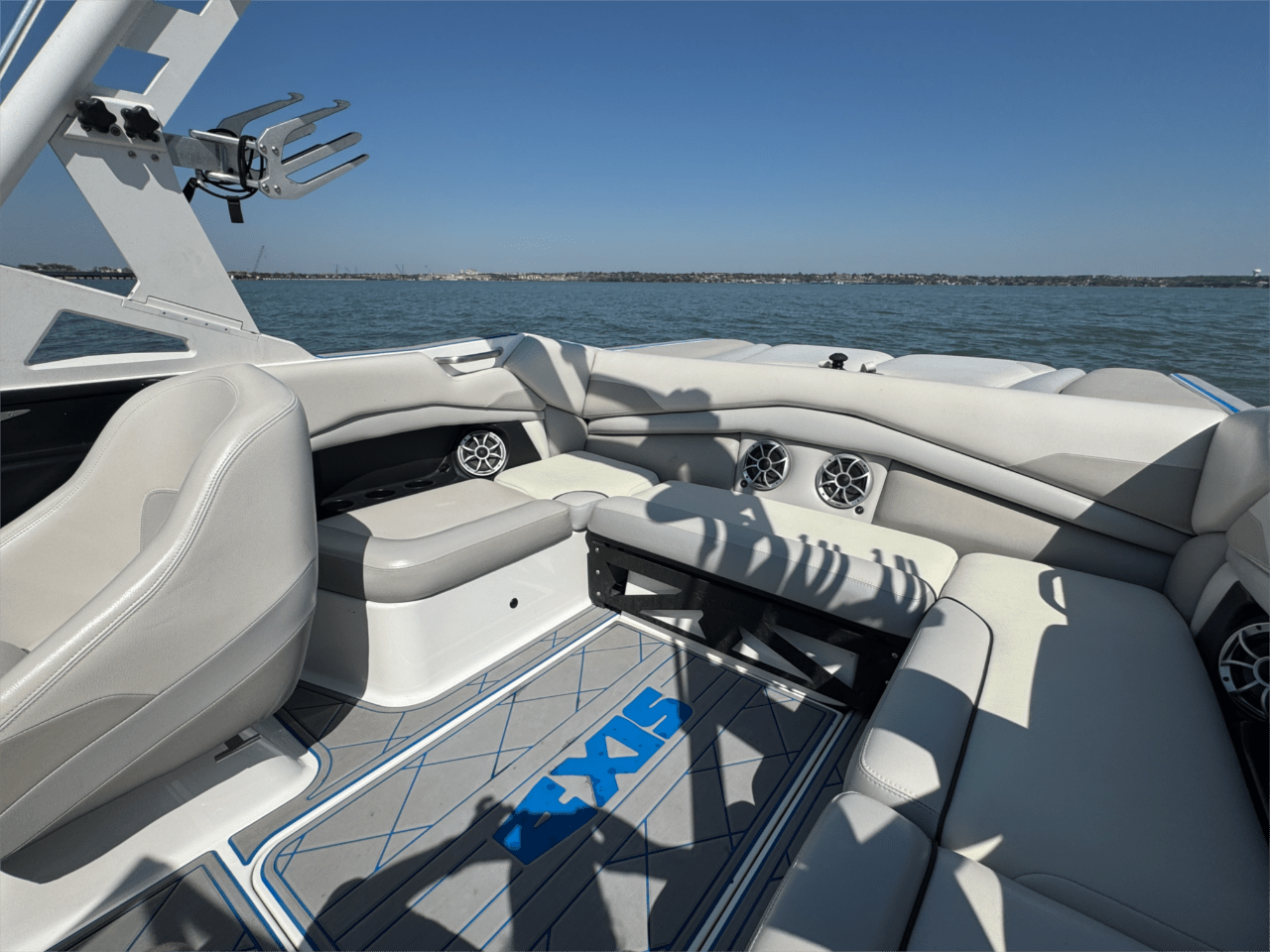2015 Axis A22