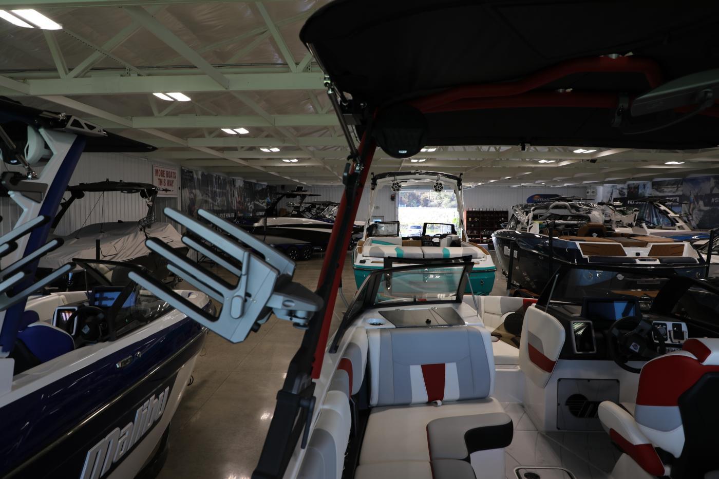 2023 Malibu 23 LSV