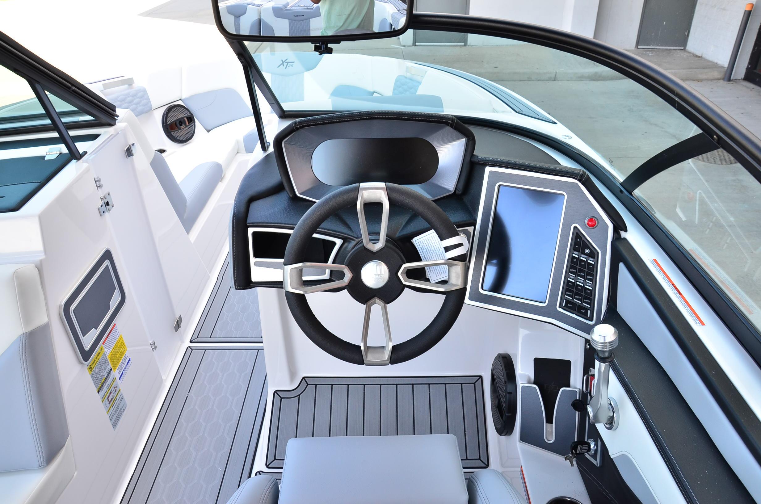 2024 MasterCraft XT25 – LOADED! Model Year End Sale! LOWEST PRICED XT25 IN THE COUNTRY!