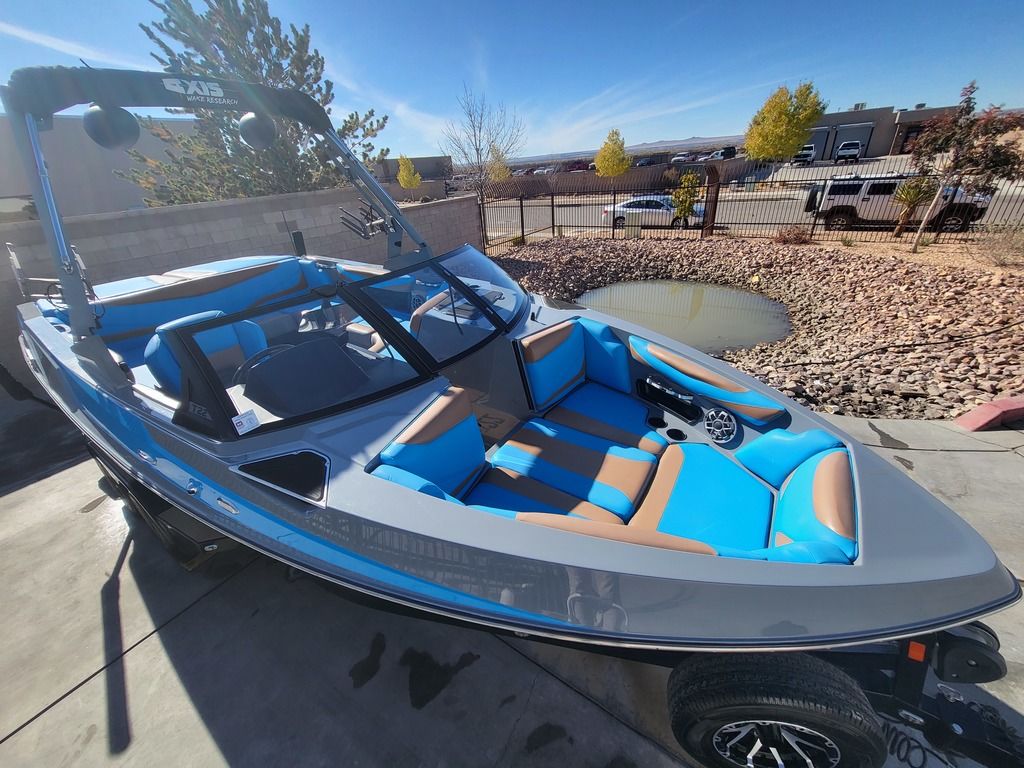 2020 Axis Wake Research T22 Icon