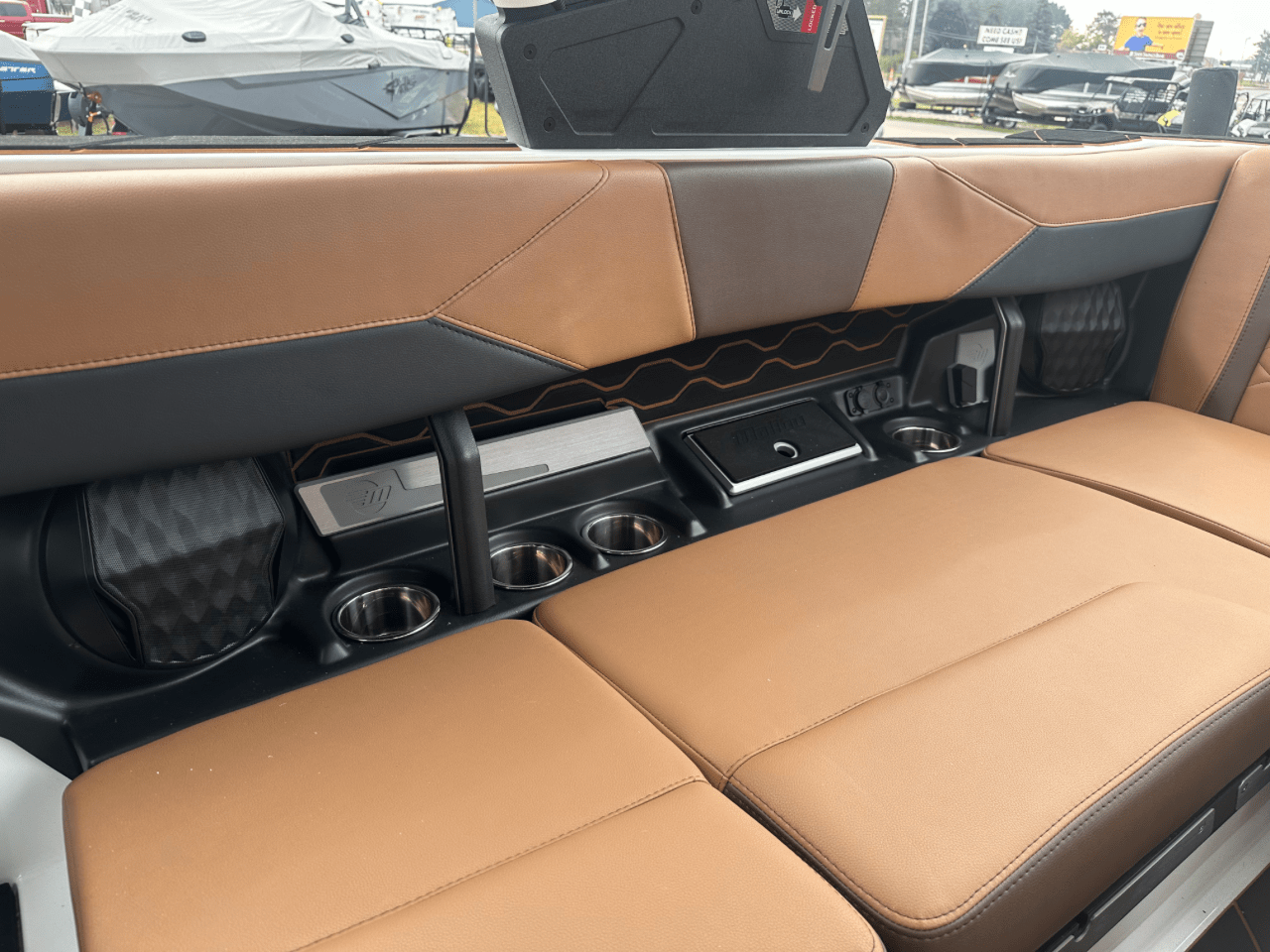 2025 Malibu 23 LSV
