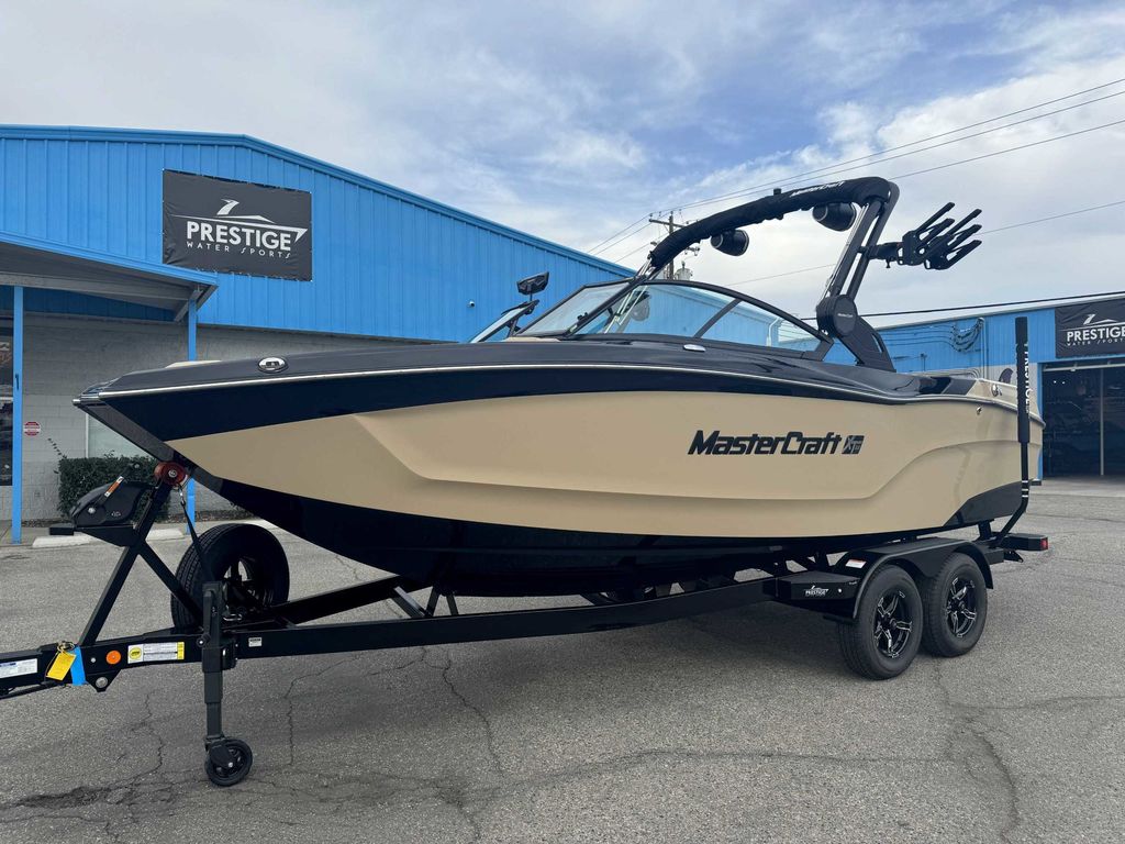 2025 MasterCraft XT22