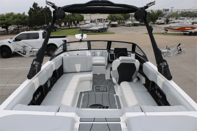 2022 Malibu 23 LSV