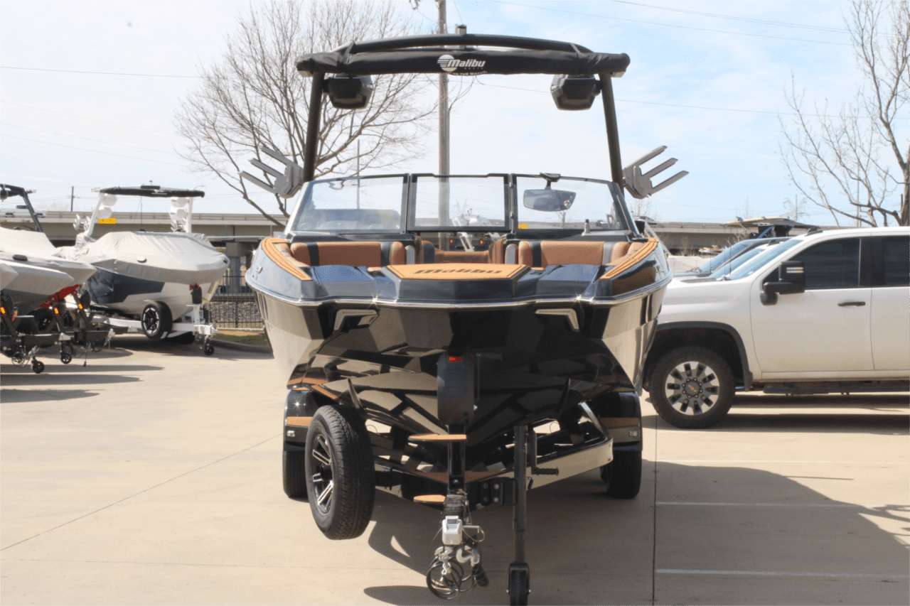 2025 Malibu 23 MXZ
