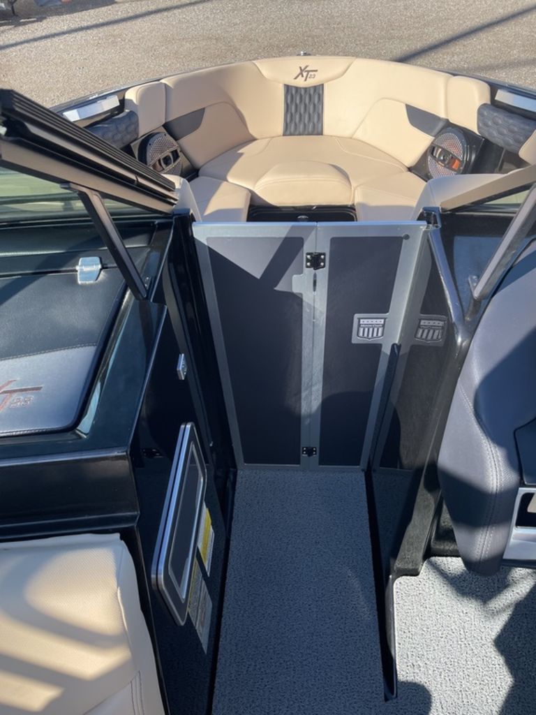 2023 MasterCraft XT23