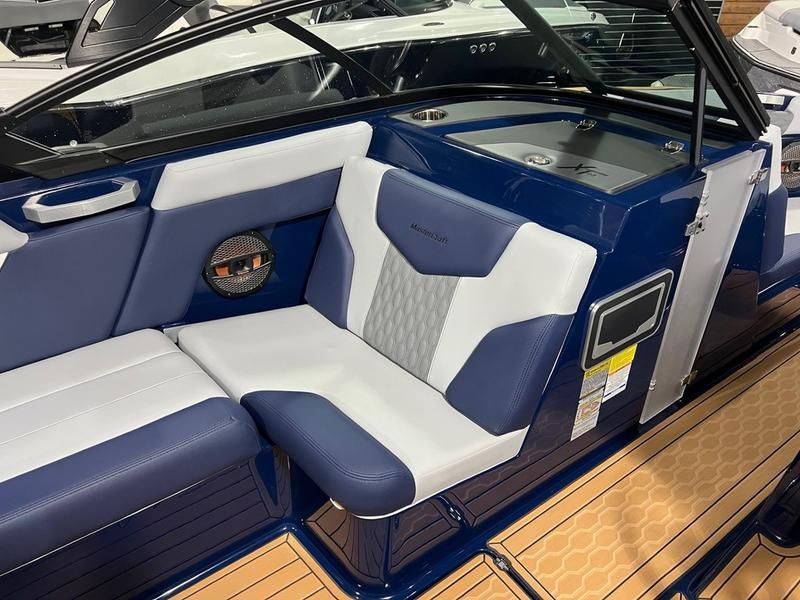 New 2024 MasterCraft XT23