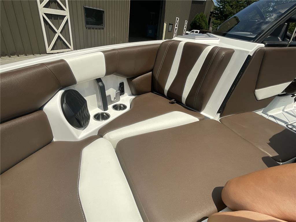 2024 Malibu 22 LSV
