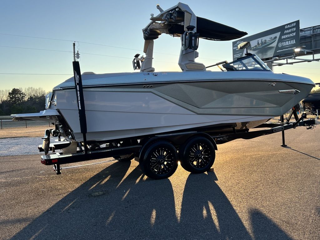 2022 Nautique G23