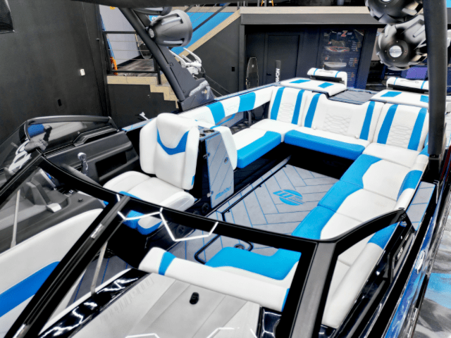 2022 Malibu Wakesetter 25 lSV