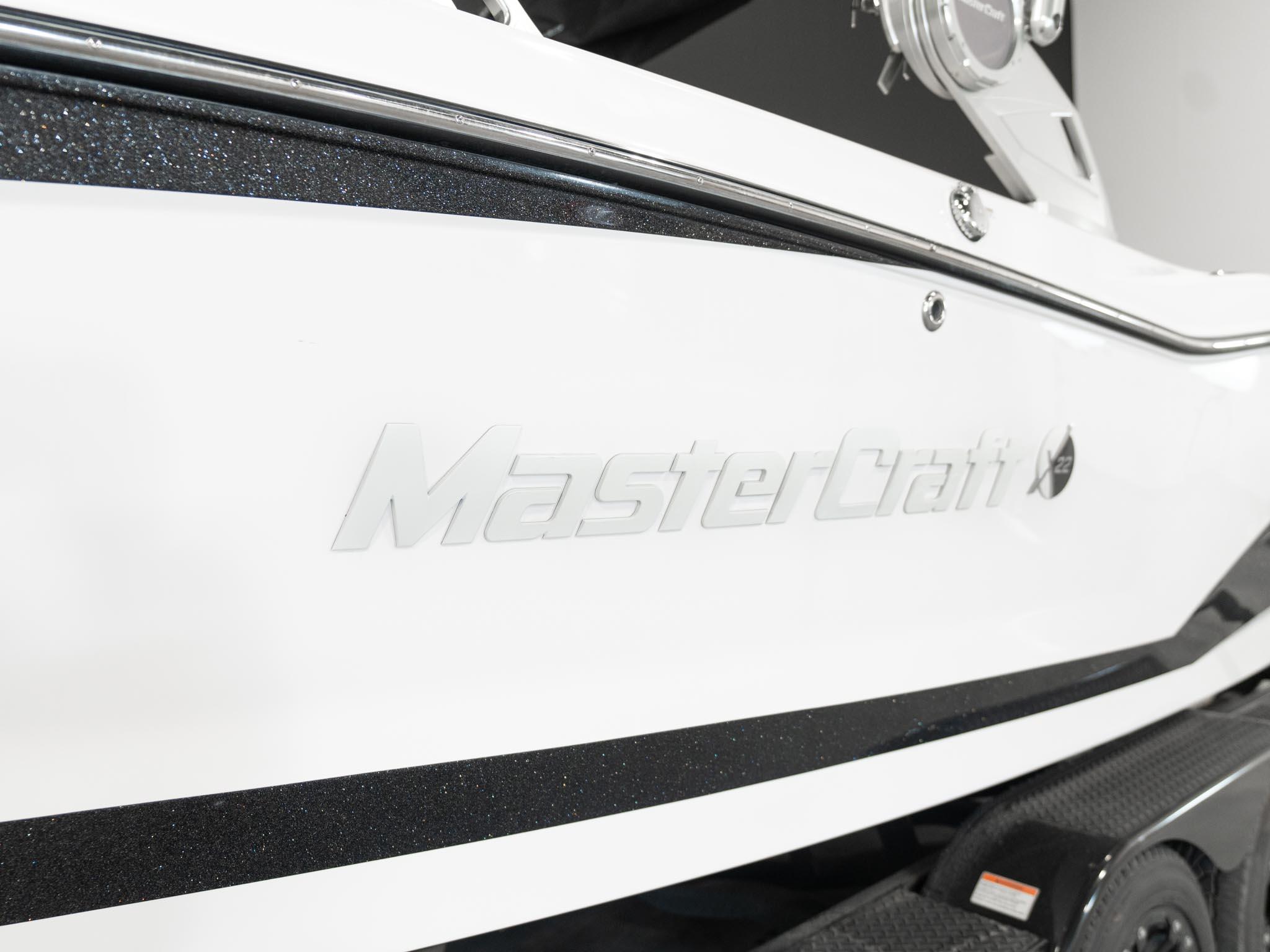 2021 Mastercraft X22 &#8211; White / Black Flake