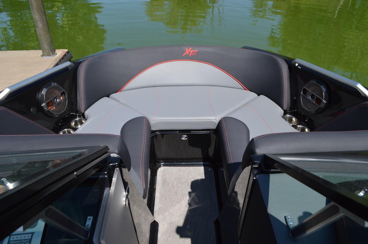 Mastercraft XT20 | 2019 | Gen2 Surf System, Cool Feel Vinyl