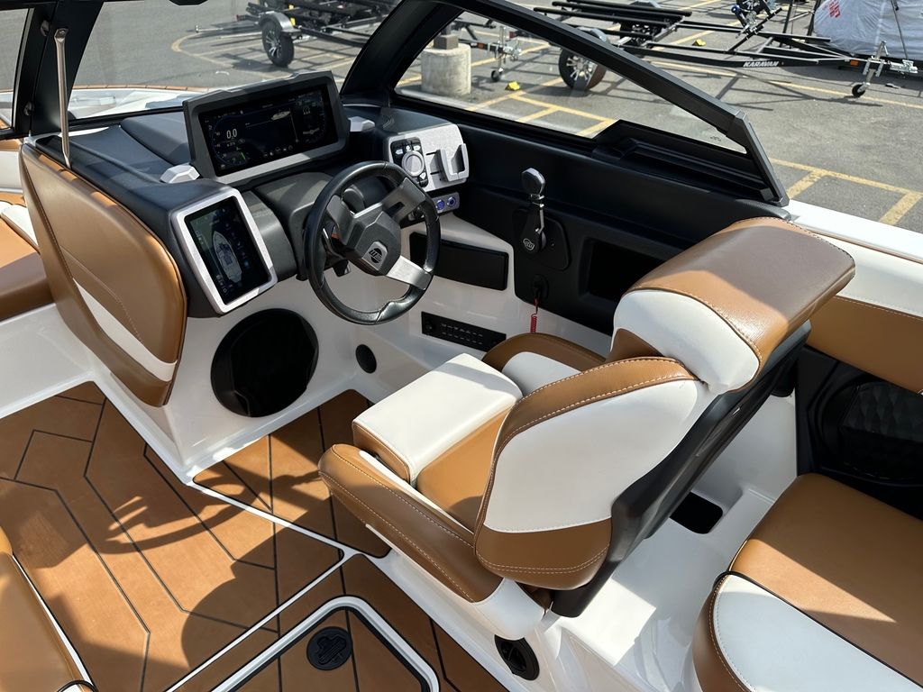 2022 Malibu Boats 22 LSV