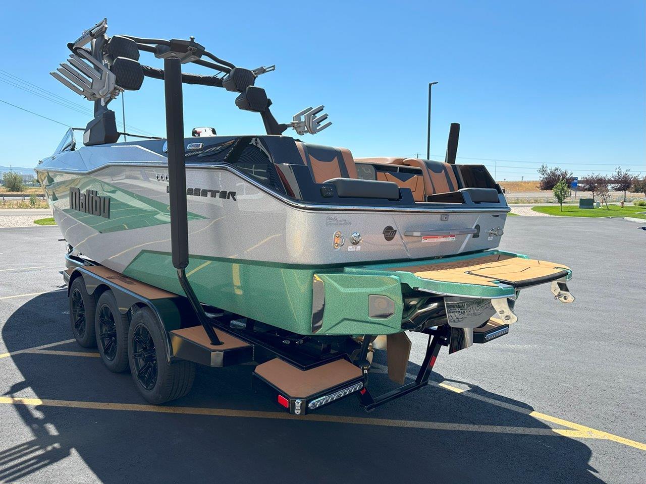 2025 Malibu 25 LSV