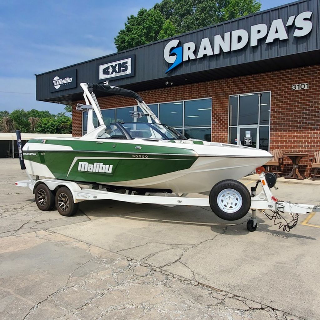 2021 Malibu Boats 20 VTX