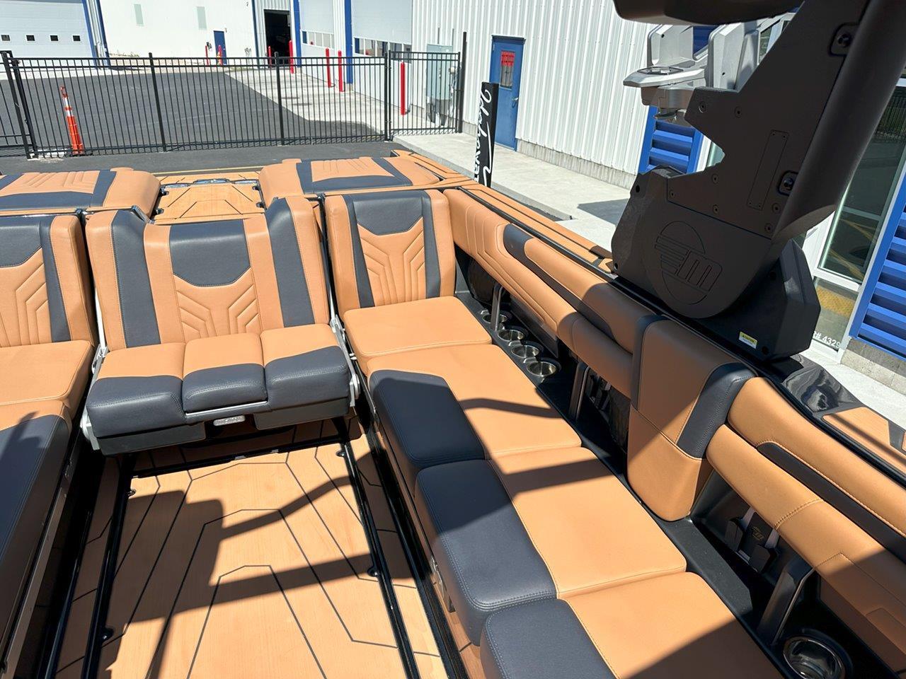 2025 Malibu 25 LSV