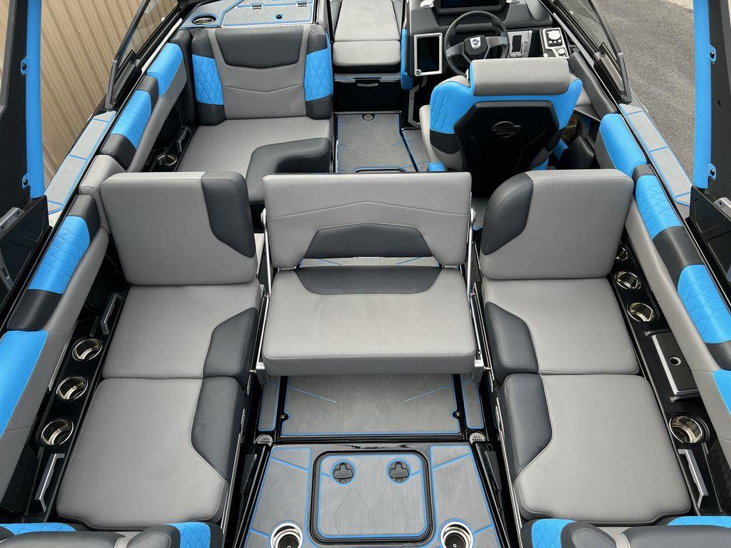 2021 Malibu Boats M220