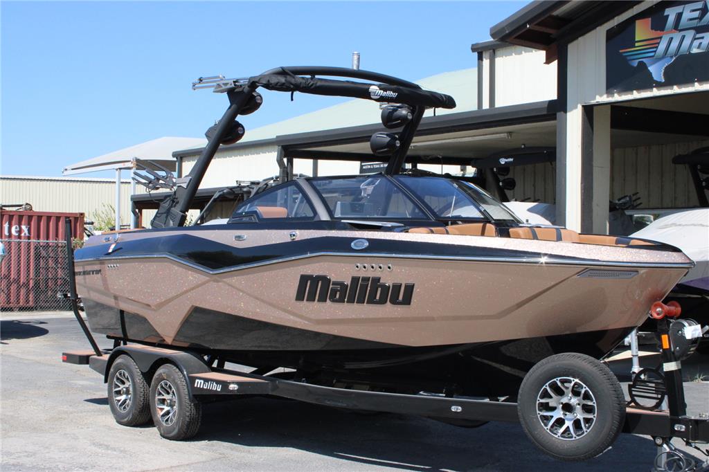 2023 Malibu 22 LSV