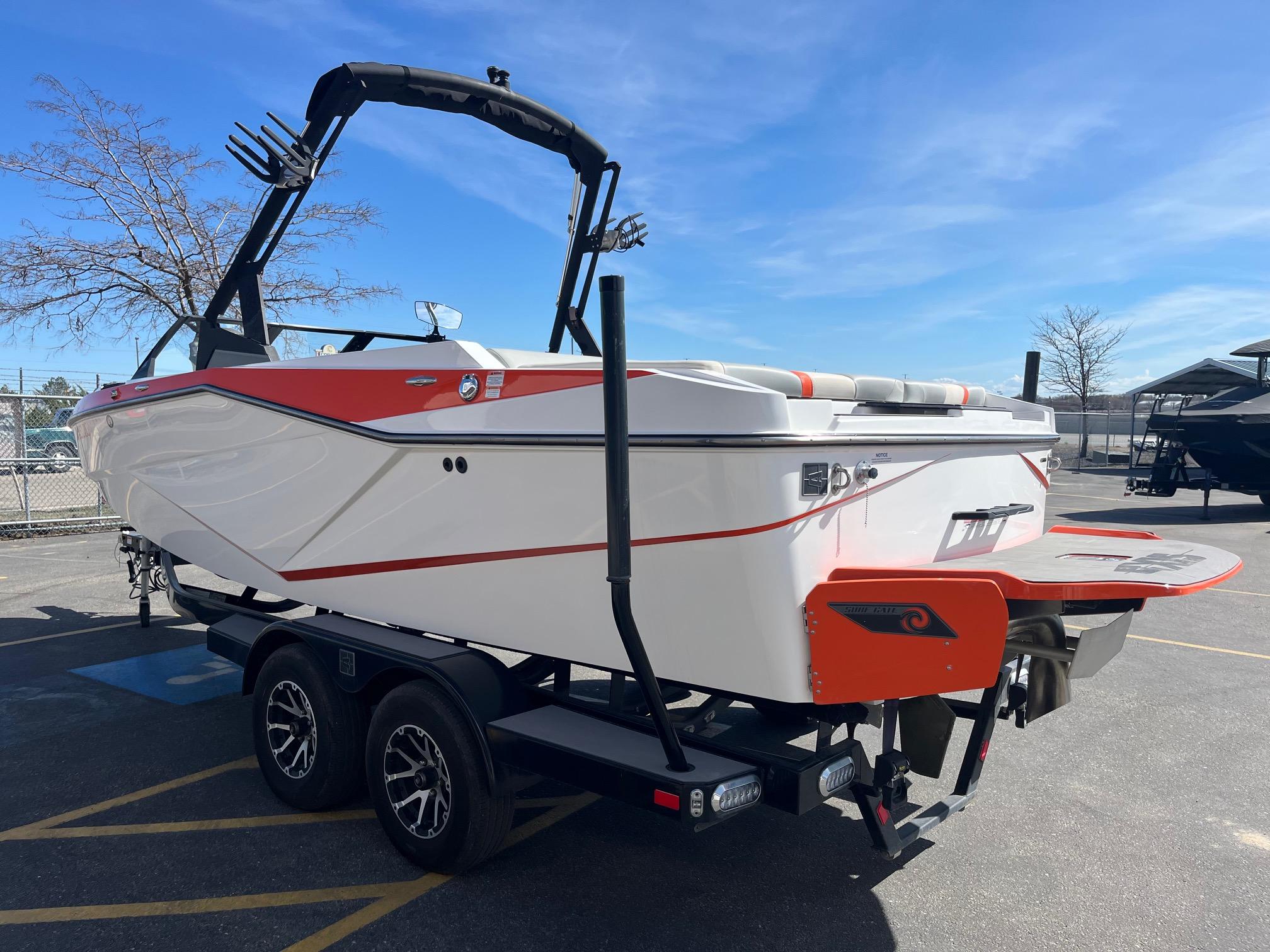 2022 Axis Wake T220