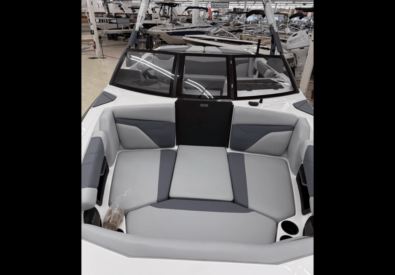 2025 AXIS A20 Wake boat with M5DI and Trailer