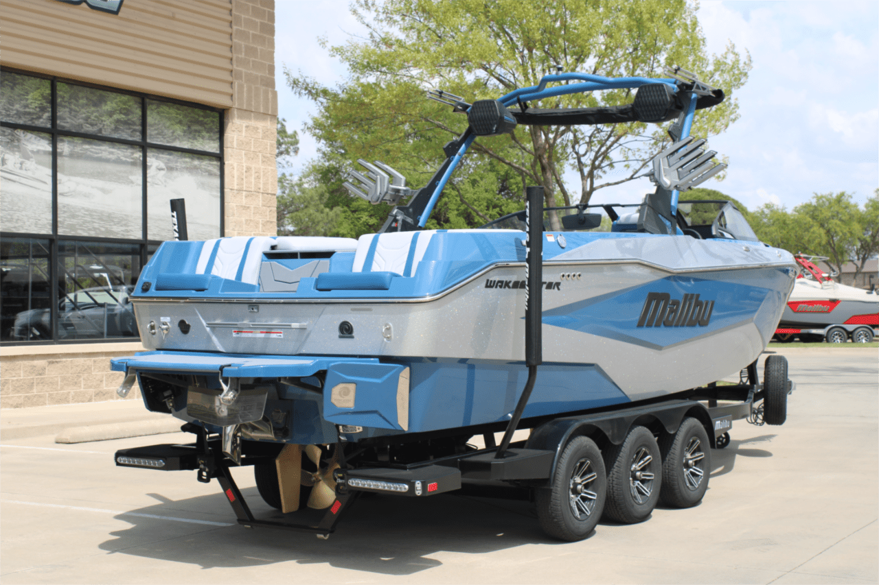 2025 Malibu 25 LSV