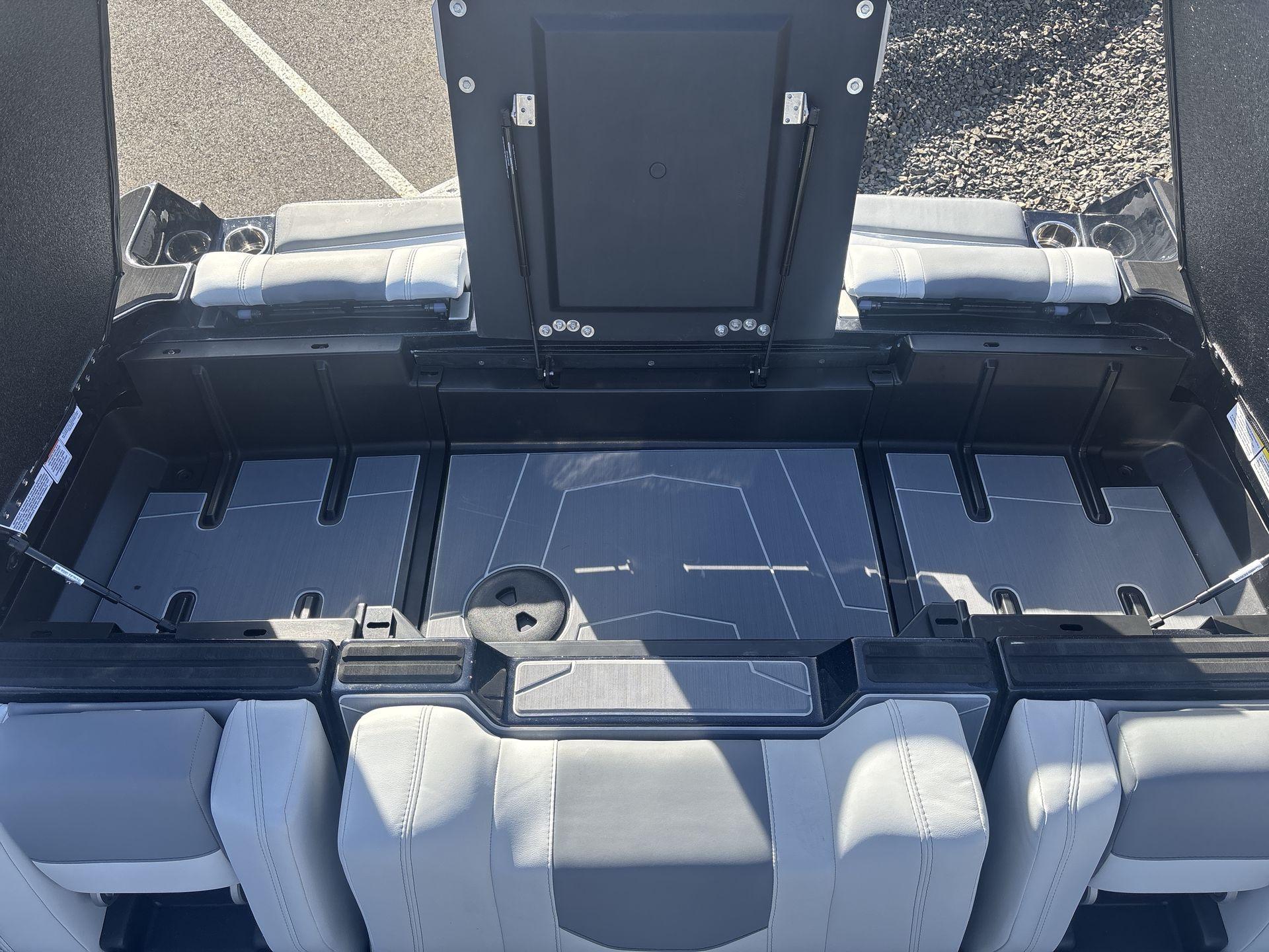 2025 Malibu 25LSV
