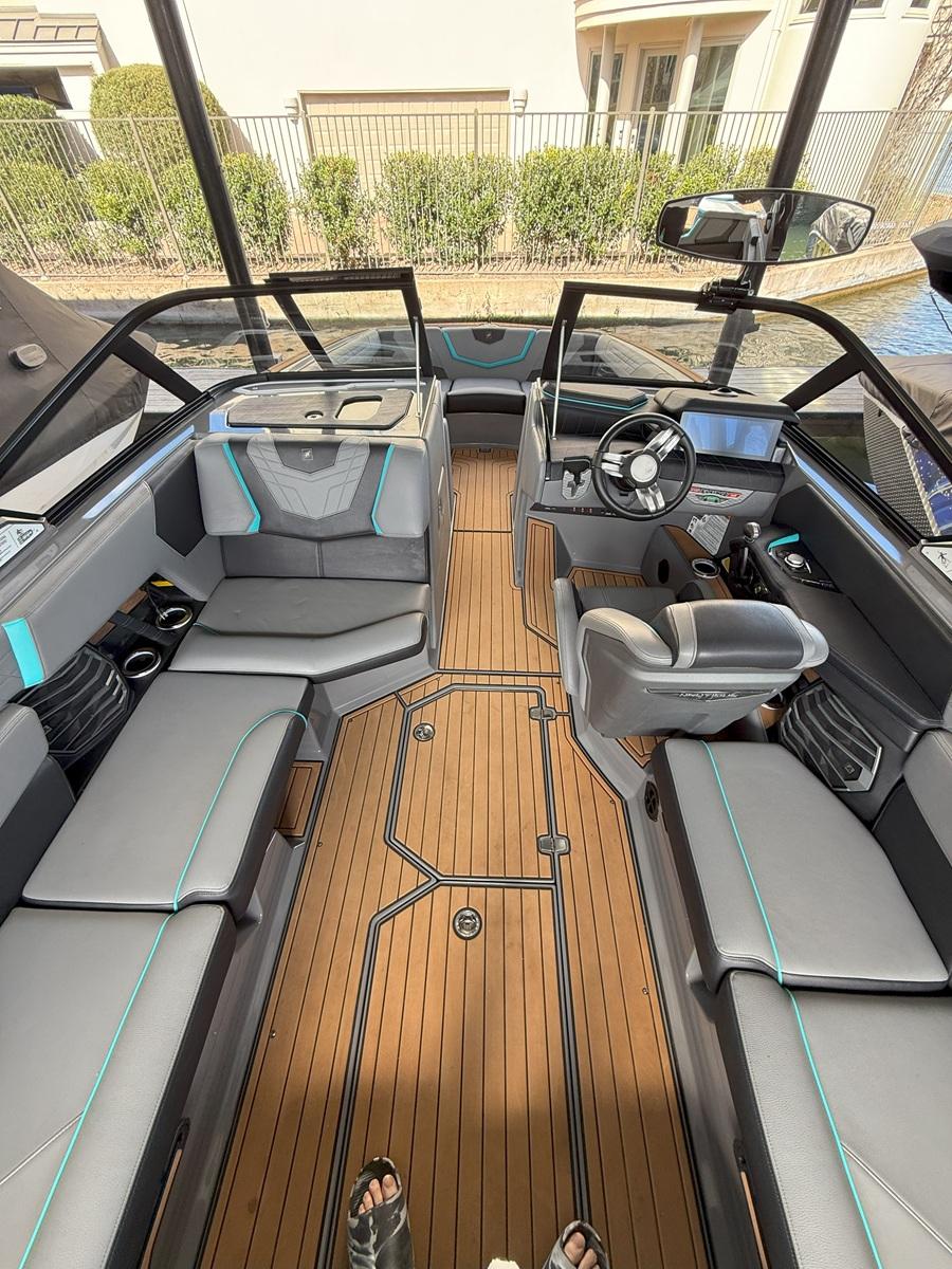 2021 G23 NAUTIQUE with thrusters