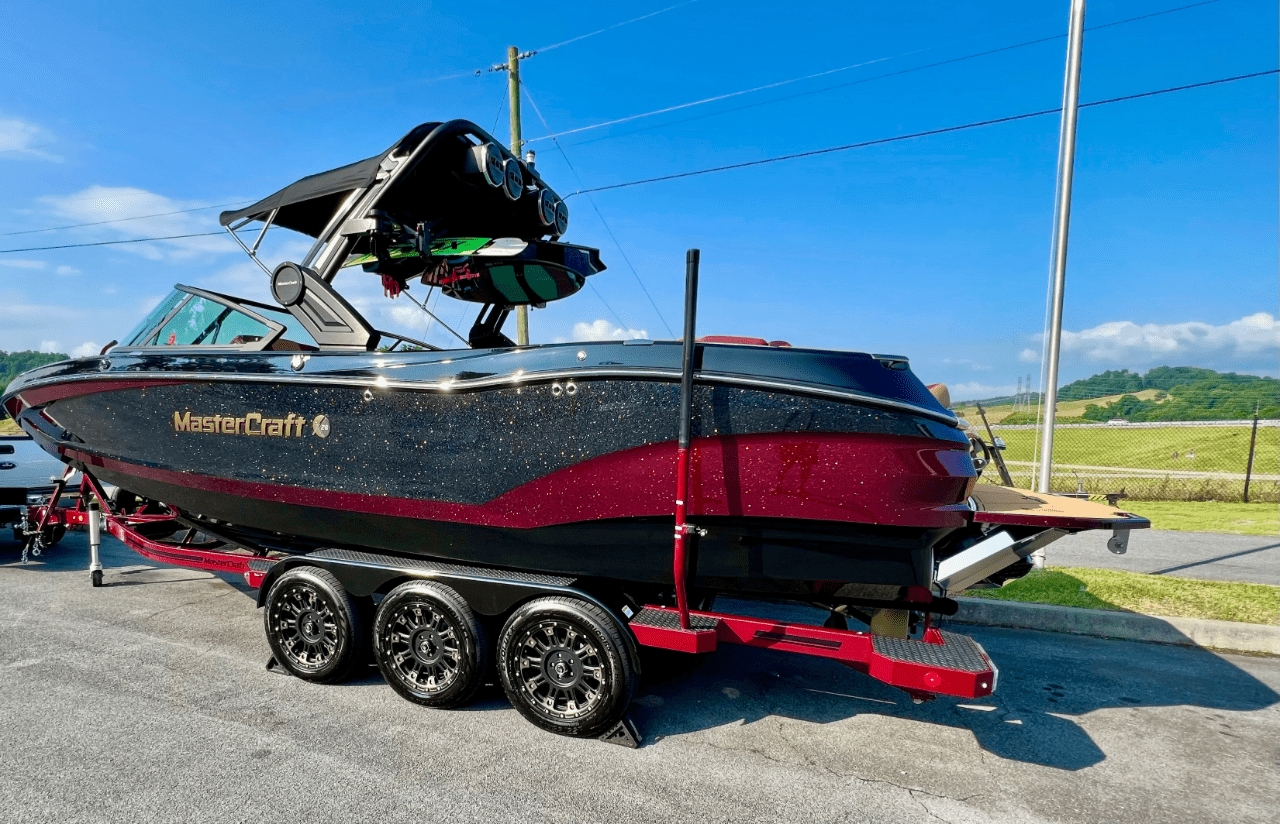 2023 Mastercraft X26 Loaded with only 94 hours