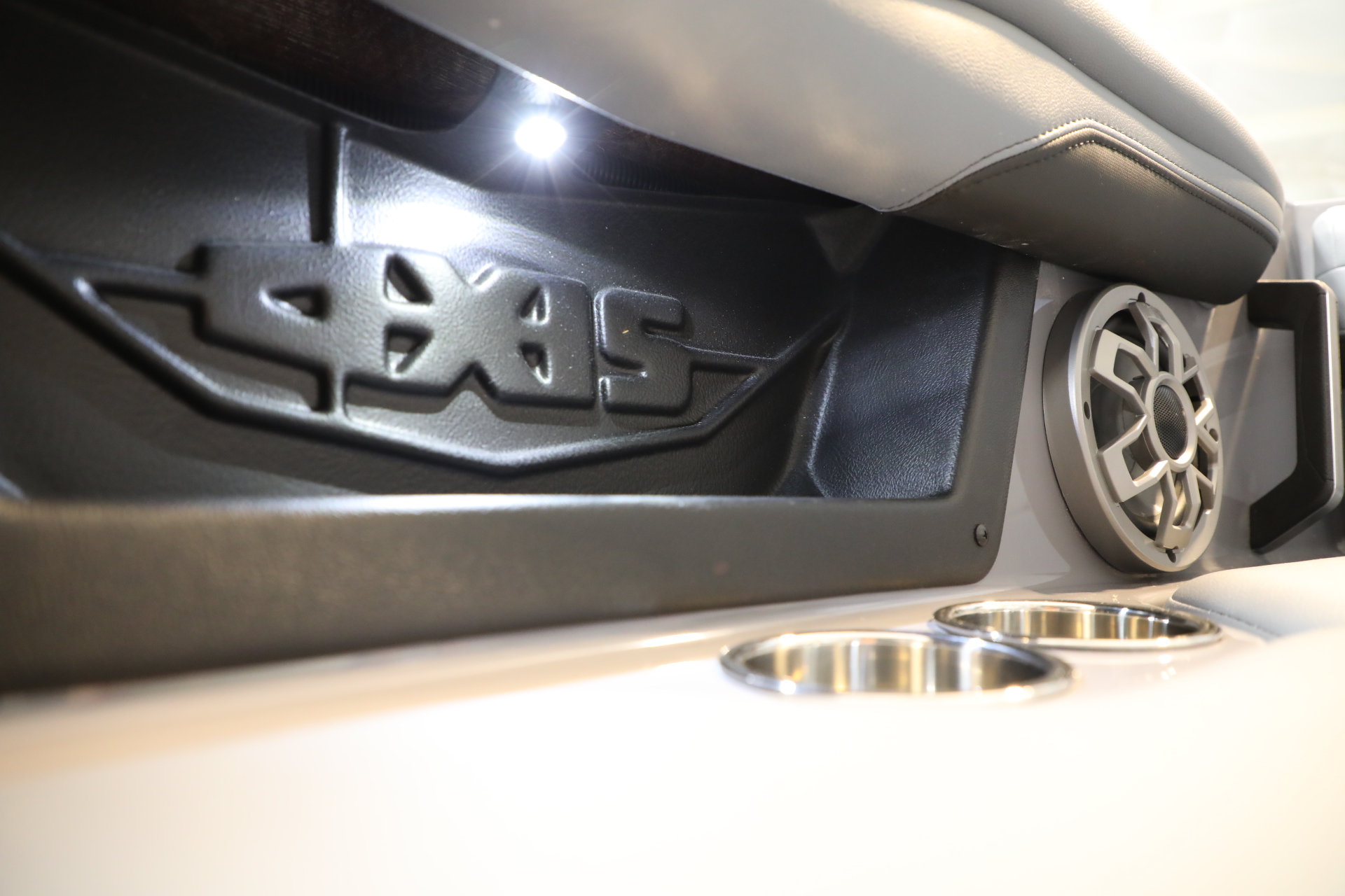 2023 Axis T220 Icon