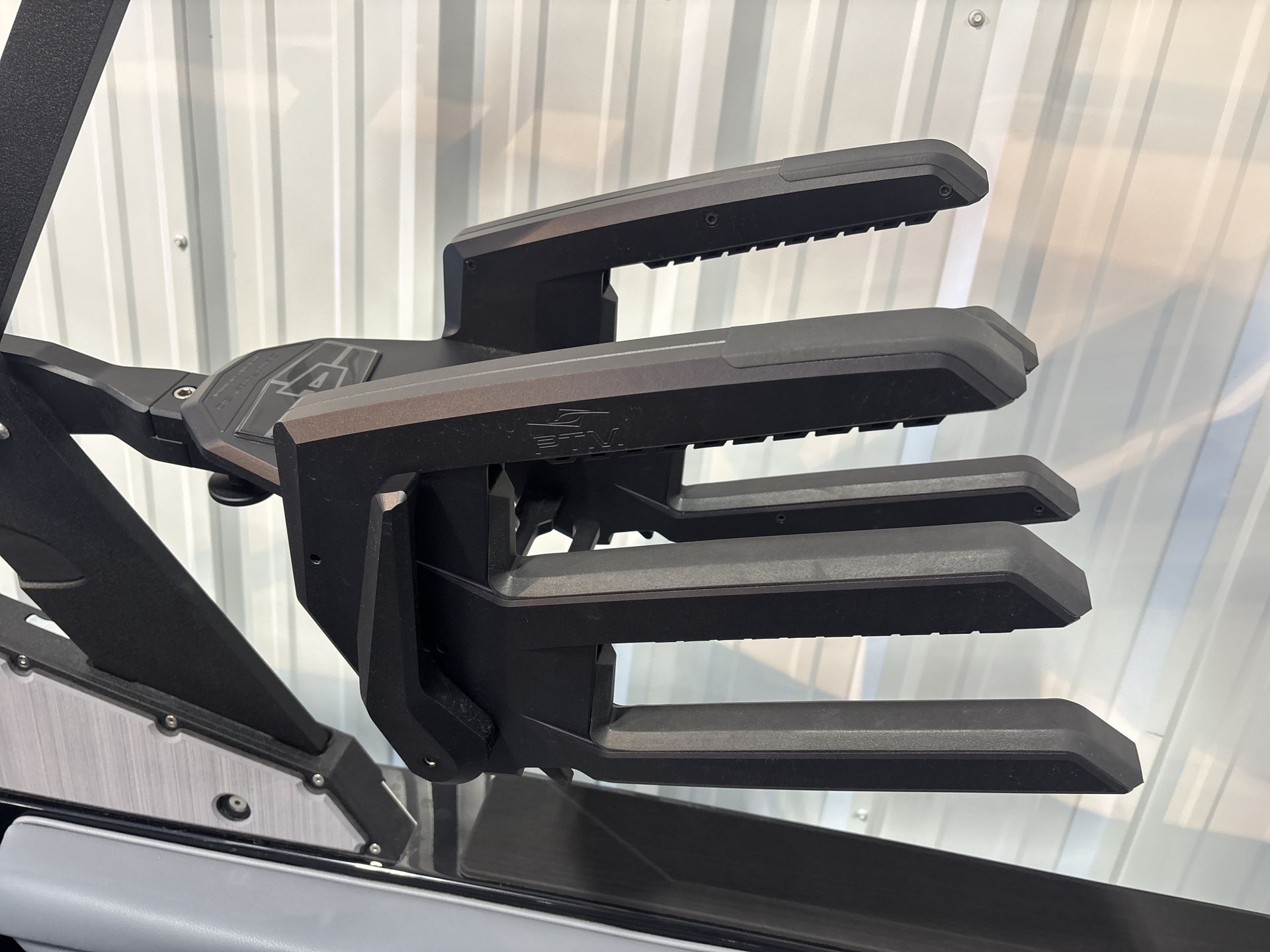 2025 Axis A225 Icon