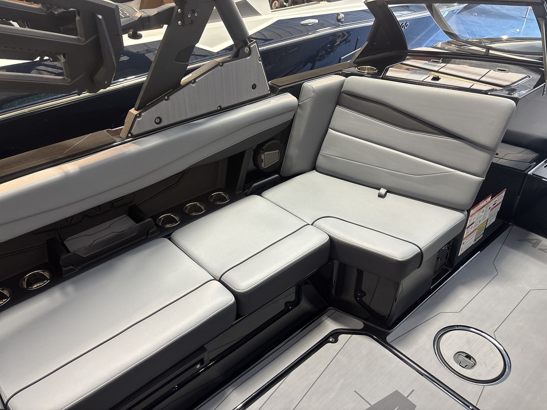 2025 Axis A225 Icon